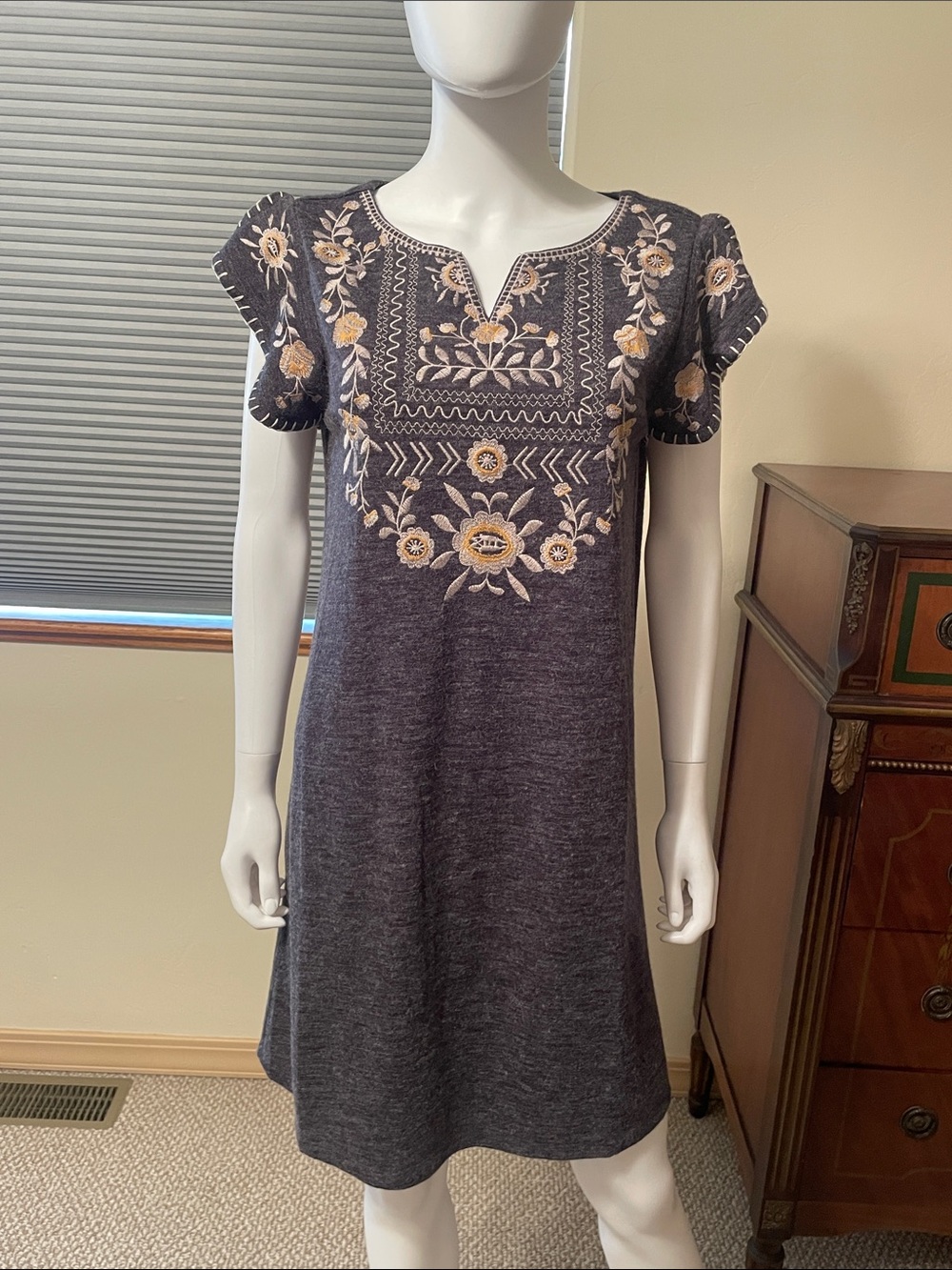THML Dark Gray Embroidered Floral Boho Shift Tunic Sweater Large Dress